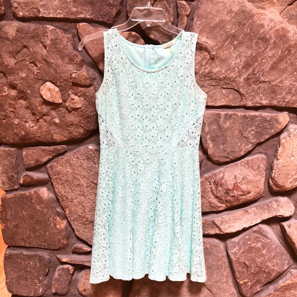 seafoam green dress w/ lace detail